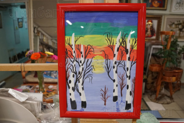 Детский рисунок "Закат" в красной багетной рамке